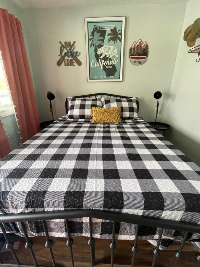 Hotel Millz Manor Fall River Mills Zewnętrze zdjęcie