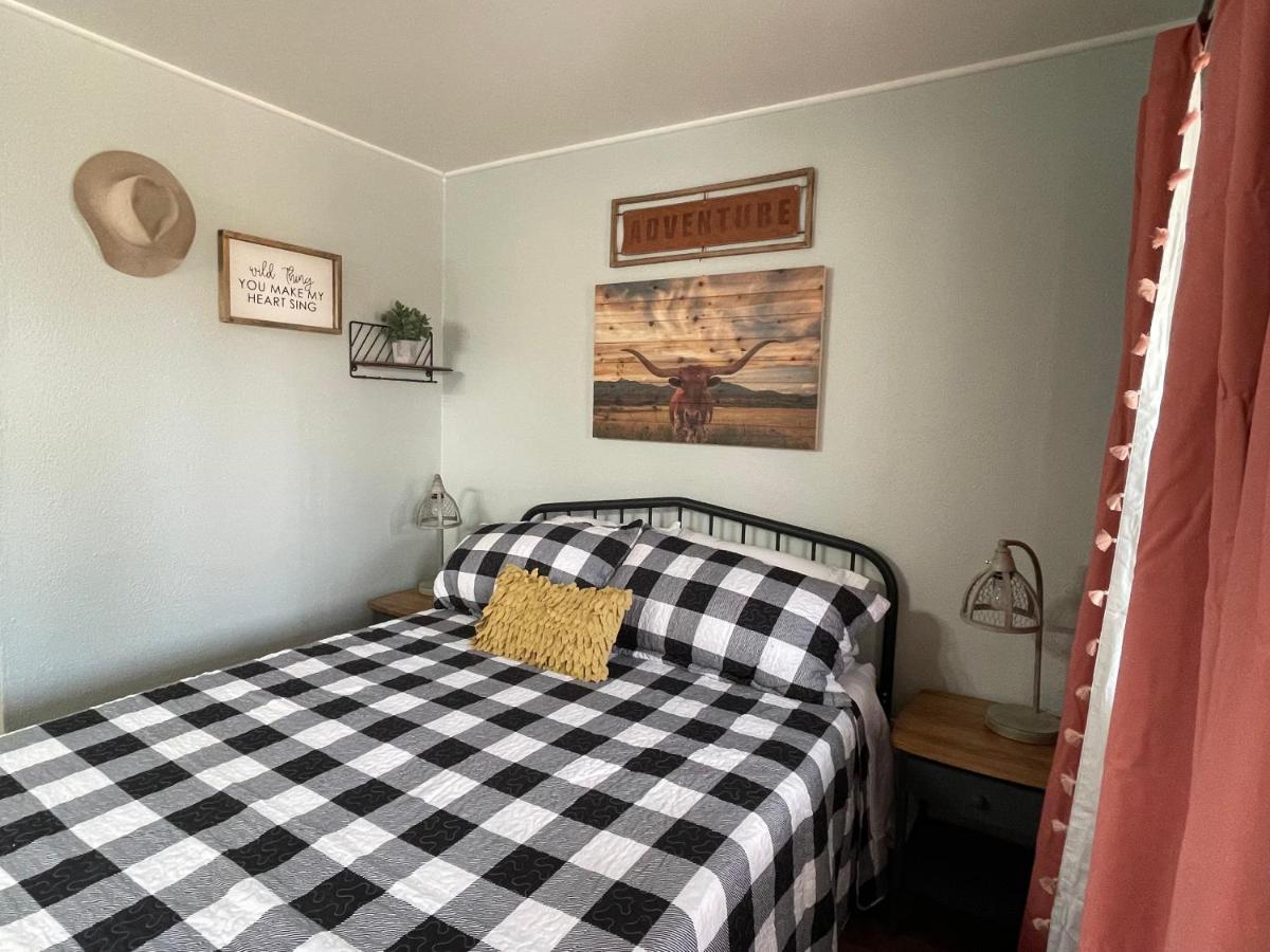 Hotel Millz Manor Fall River Mills Zewnętrze zdjęcie